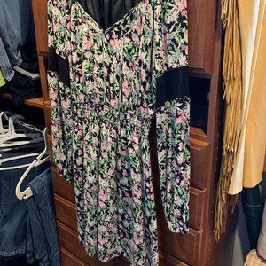 Priness Vera Wang. Short spring dress floral pattern lace in sleeves.